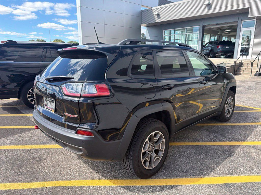 Used 2020 Jeep Cherokee Trailhawk w/ Cold Weather Group AWD/4WD image 3