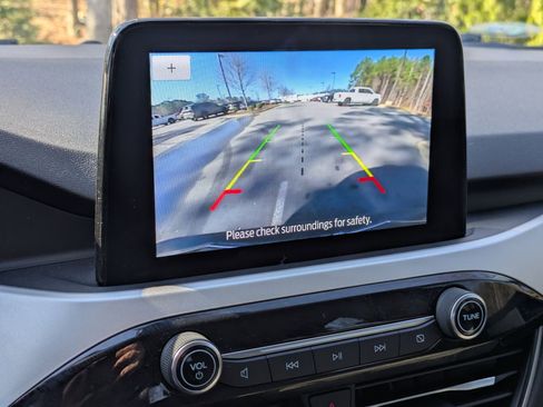 Used 2022 Ford Escape SE w/ Cold Weather Package image 18