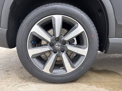 New 2025 Honda Pilot Touring image 11