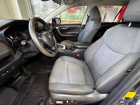 Used 2020 Toyota RAV4 XLE AWD/4WD image 17
