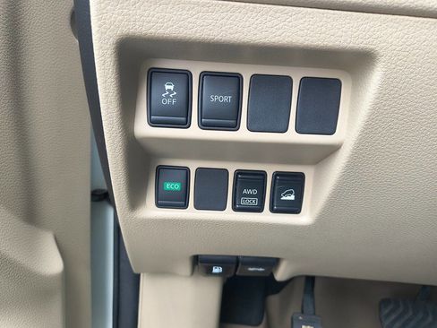 Used 2016 Nissan Rogue SV AWD/4WD image 15