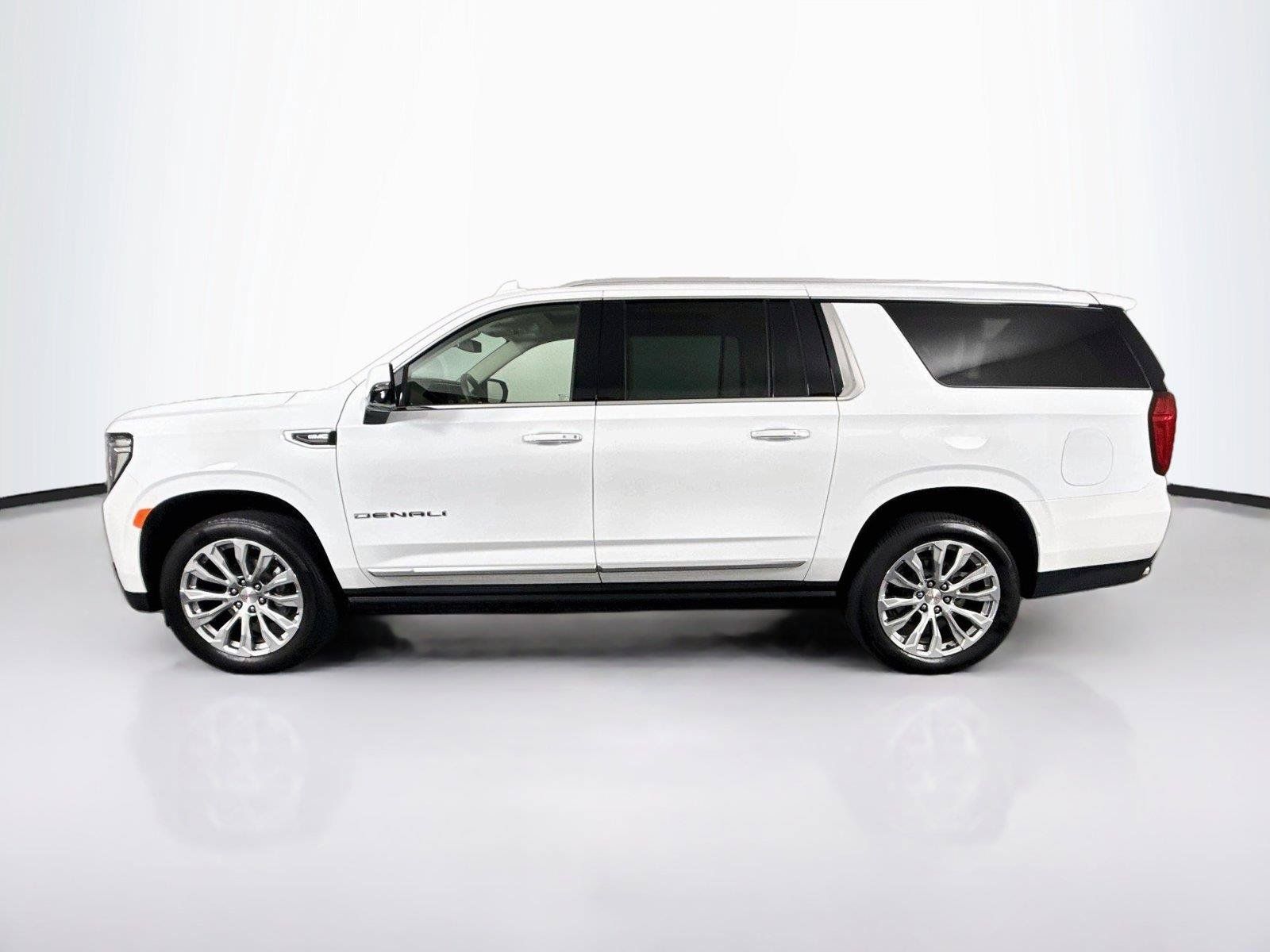 Used 2024 GMC Yukon XL Denali AWD/4WD image 14