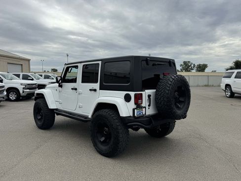 Used 2016 Jeep Wrangler Unlimited Sahara AWD/4WD image 7