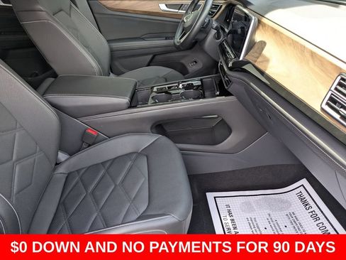 Used 2025 Volkswagen Atlas SE FWD image 32