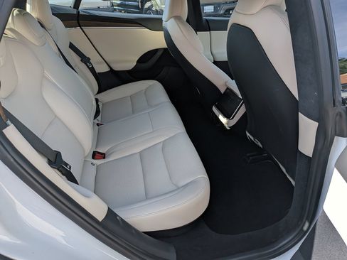 Used 2022 Tesla Model S AWD/4WD image 25