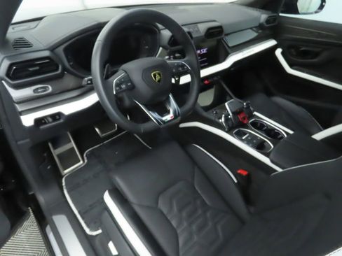 Used 2025 Lamborghini Urus SE image 9