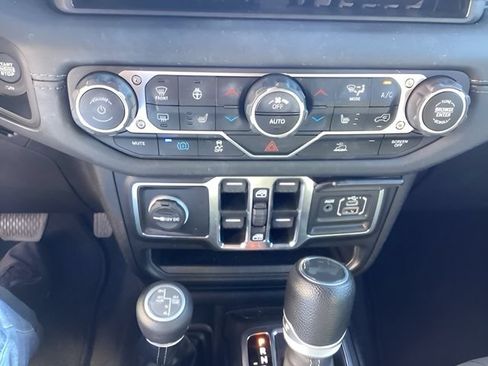 Used 2024 Jeep Wrangler Unlimited Sahara AWD/4WD image 24