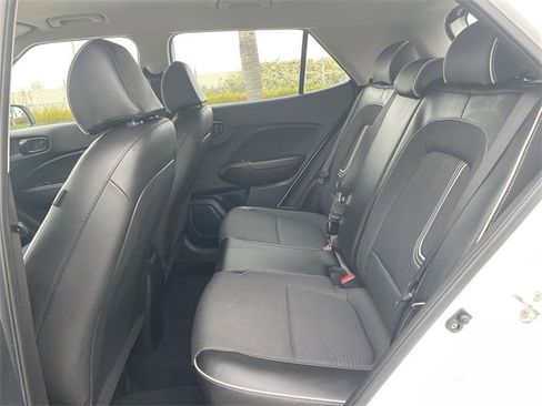 Used 2022 Hyundai Venue Limited image 23