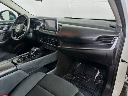 Used 2024 Nissan Rogue S image 26