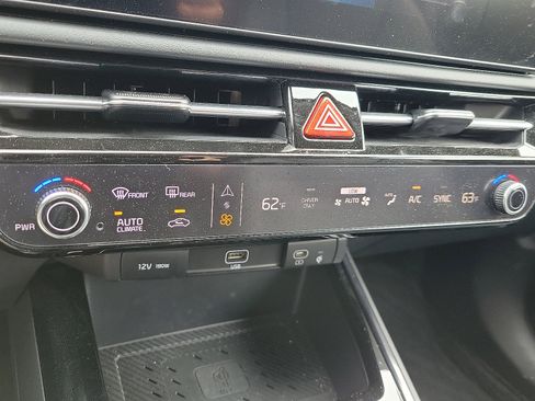 Used 2024 Kia Niro SX image 15