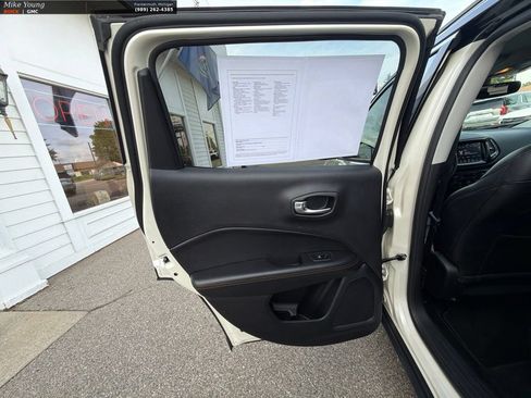 Used 2019 Jeep Compass Limited w/ Safety & Security Group AWD/4WD image 27