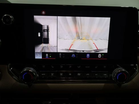 Used 2024 GMC Canyon Denali image 28