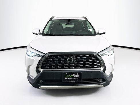 Used 2022 Toyota Corolla Cross XLE w/ Convenience Package image 2