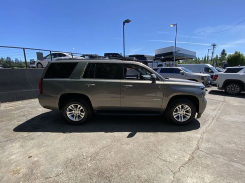 Used 2017 Chevrolet Tahoe LT w/ Luxury Package AWD/4WD image 7