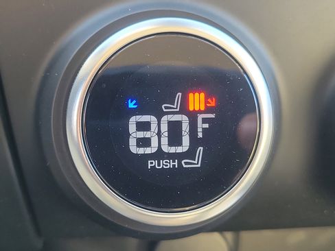 Used 2018 Jaguar E-PACE SE image 24