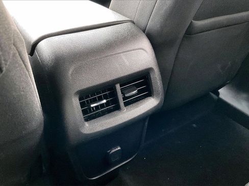 Used 2018 Chevrolet Equinox LT image 32