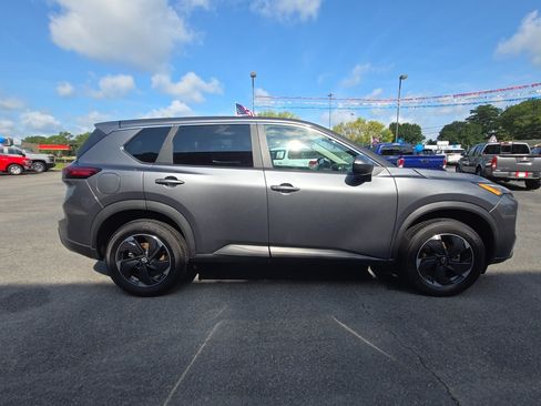 Used 2025 Nissan Rogue SV AWD/4WD image 5