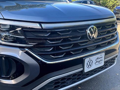 Used 2024 Volkswagen Atlas Cross Sport SE image 32