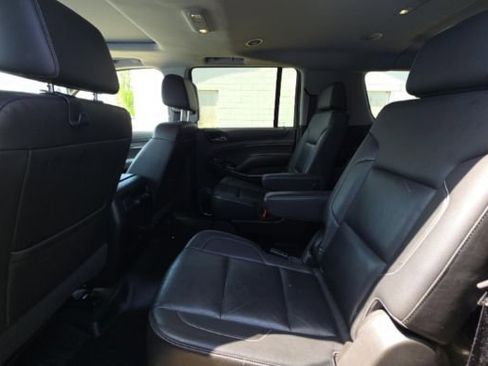 Used 2018 Chevrolet Suburban LT image 7