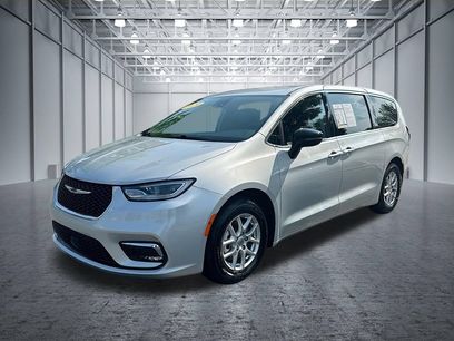 Used 2024 Chrysler Pacifica Touring-L