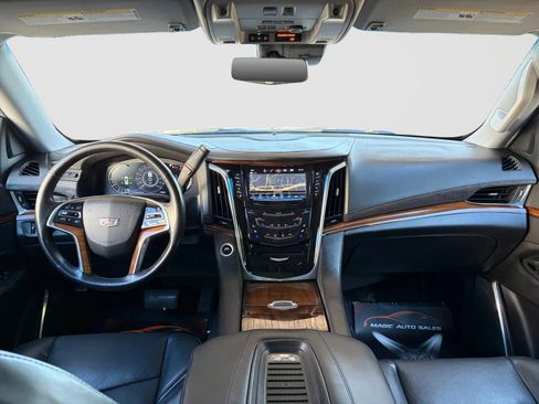 Used 2017 Cadillac Escalade Luxury AWD/4WD image 24