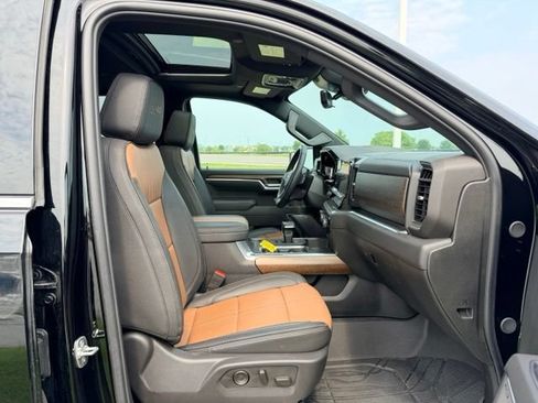 Certified 2025 Chevrolet Silverado 1500 High Country AWD/4WD image 10