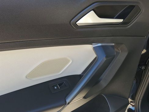 Used 2019 Volkswagen Tiguan SE image 46