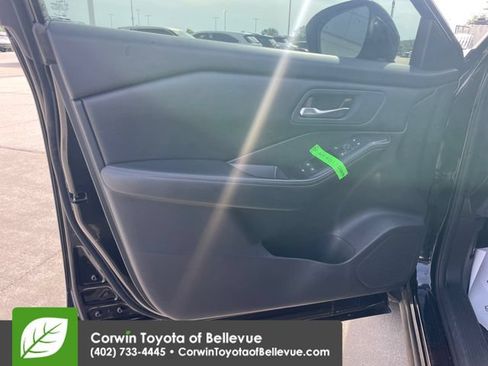 Used 2024 Nissan Rogue SV FWD image 18