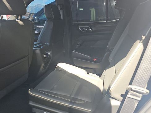 Used 2021 GMC Yukon SLT w/ SLT Premium Package image 6