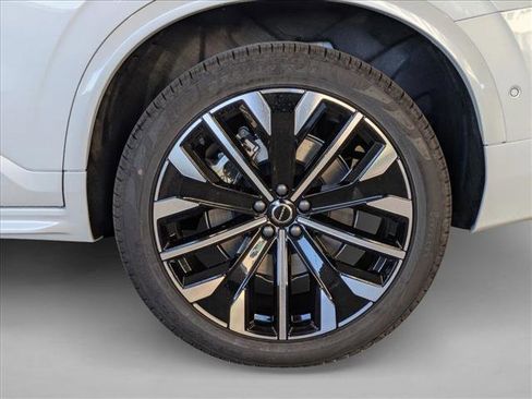 New 2026 Volvo XC90 T8 Ultra w/ Protection Package image 10