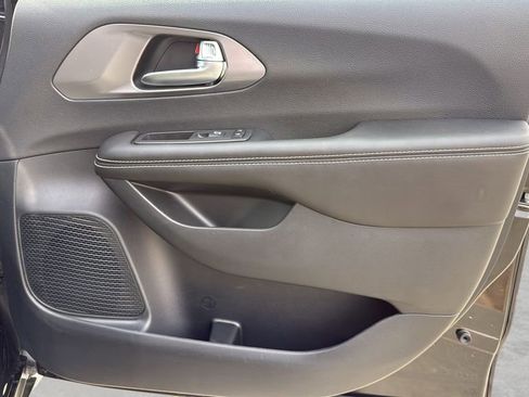 New 2026 Chrysler Pacifica Select AWD/4WD image 10