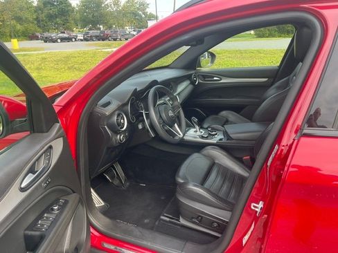 Used 2019 Alfa Romeo Stelvio Ti Sport w/ Quick Order Package 22S Sport AWD/4WD image 17