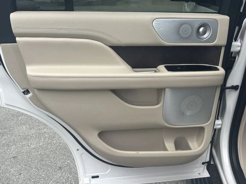Used 2019 Lincoln Navigator Reserve AWD/4WD image 27