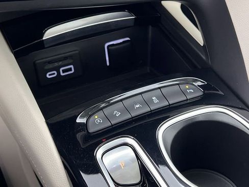 Used 2021 Buick Envision Essence w/ Technology Package I image 29