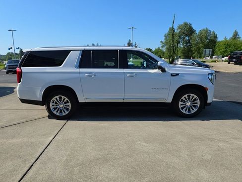Used 2024 GMC Yukon XL SLT w/ SLT Luxury Package AWD/4WD image 7