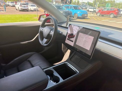 Used 2021 Tesla Model Y Long Range AWD/4WD image 9