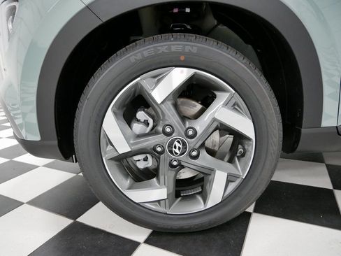 Used 2025 Hyundai Venue SEL FWD image 5