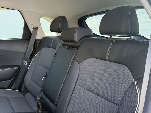 Used 2022 Kia Niro EX FWD image 5