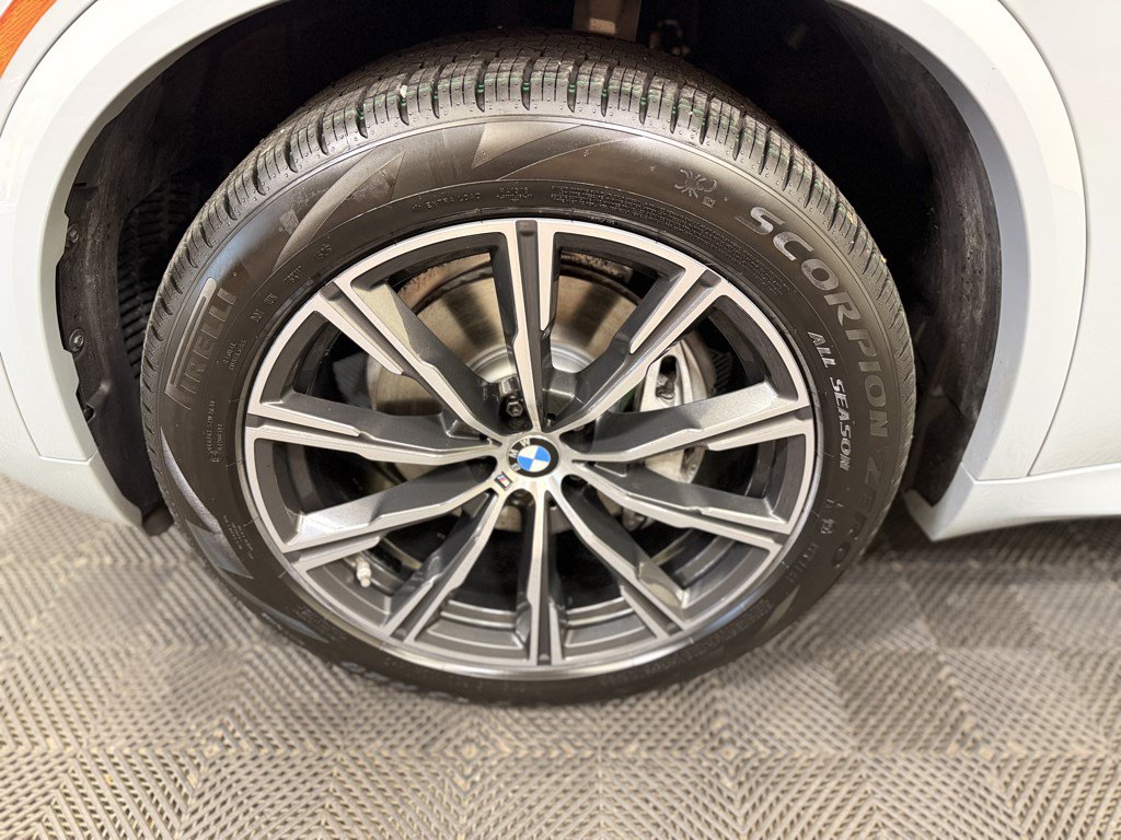 Used 2024 BMW X5 xDrive40i w/ M Sport Package AWD/4WD image 21