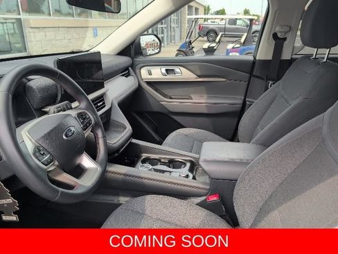 Used 2025 Ford Explorer Active AWD/4WD image 4