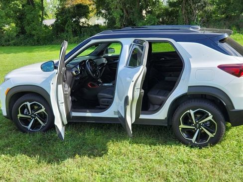 Used 2022 Chevrolet TrailBlazer RS w/ Technology Package FWD image 10
