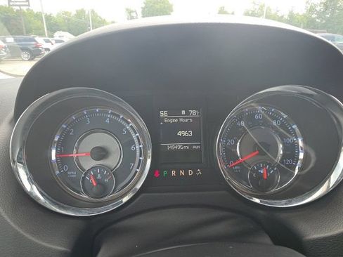 Used 2015 Chrysler Town & Country Touring w/ Driver Convenience Group FWD image 12