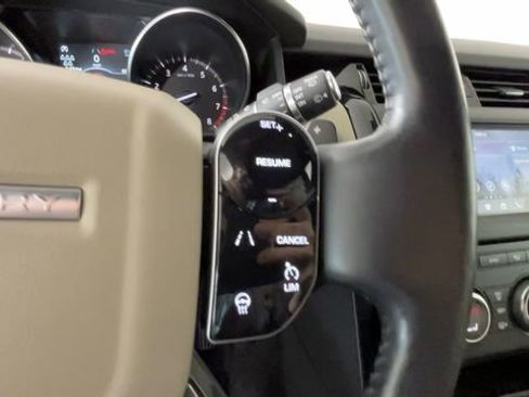 Used 2020 Land Rover Discovery SE AWD/4WD image 26
