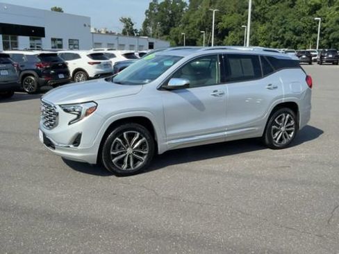 Used 2019 GMC Terrain Denali w/ Comfort Package AWD/4WD image 4