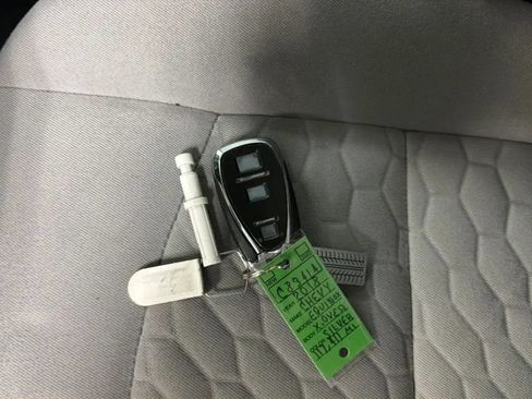 Used 2018 Chevrolet Equinox LS FWD image 23