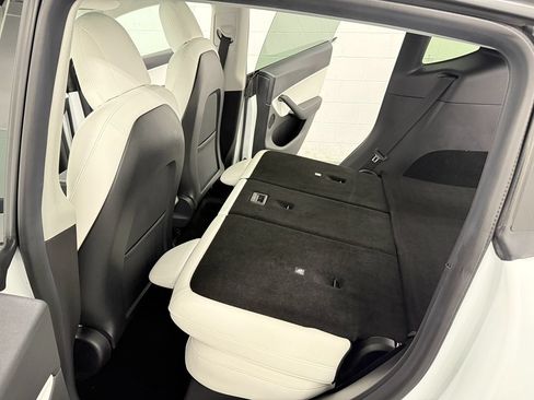 Used 2021 Tesla Model Y Long Range AWD/4WD image 15