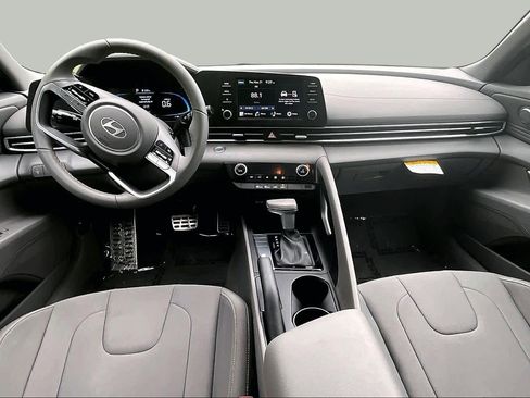 Used 2025 Hyundai Elantra Sport FWD image 15