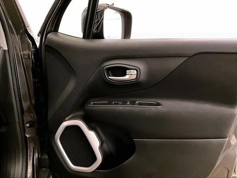Used 2018 Jeep Renegade Latitude w/ UConnect 8.4 Nav Group AWD/4WD image 23