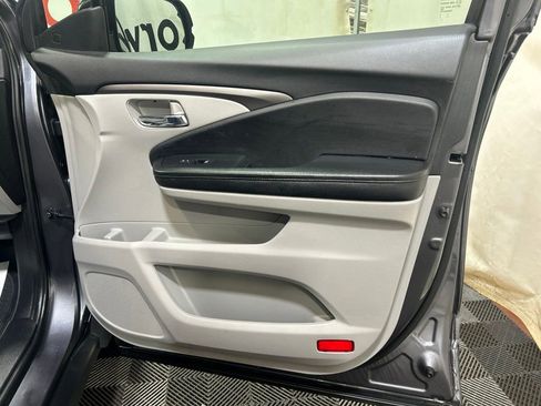 Used 2021 Honda Pilot EX image 11