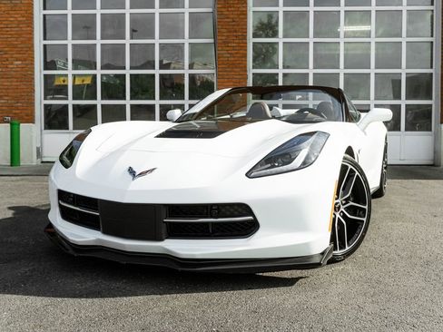 Used 2018 Chevrolet Corvette Stingray Convertible RWD image 3